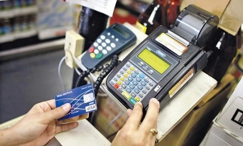 Παράταση στο όριο των 50 ευρώ στις ανέπαφες συναλλαγές